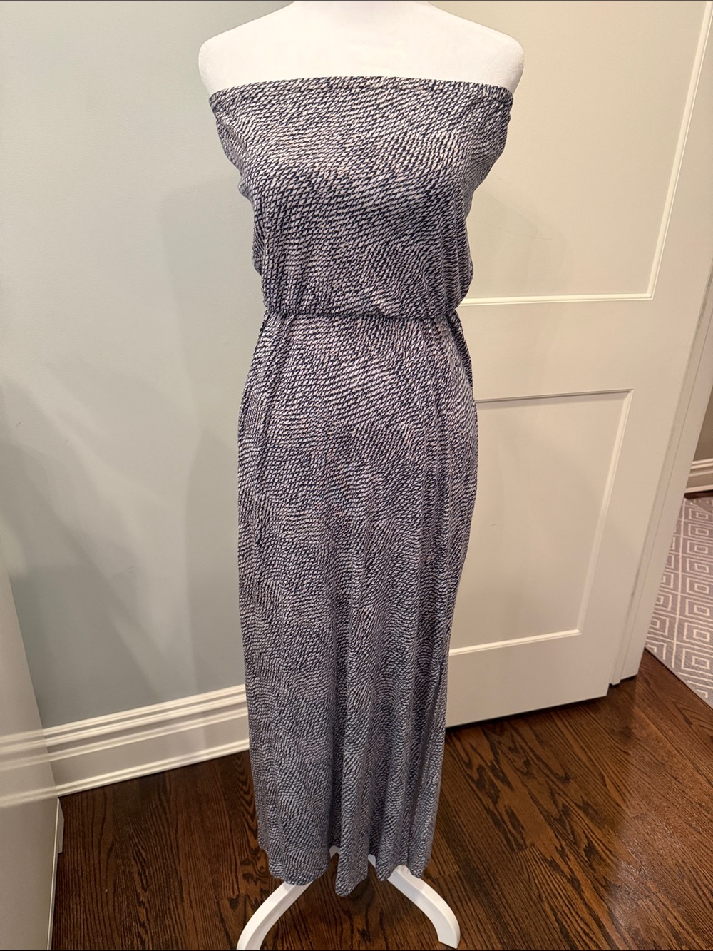 Joie Navy pattern Strapless Maxi Dress. Size small. Good condition.